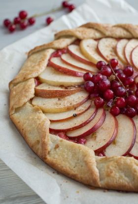 Shortbread Pie with Berry and Apple Filling