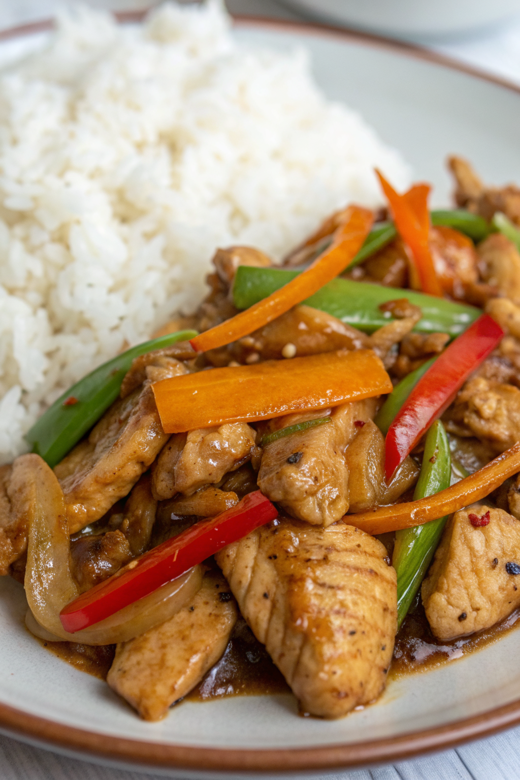 Spicy Garlic Chicken Stir-Fry with Rice